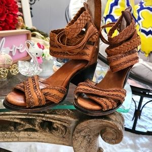 Womens freebird sandle/bootie, lvery good condition,  brown sz 6.